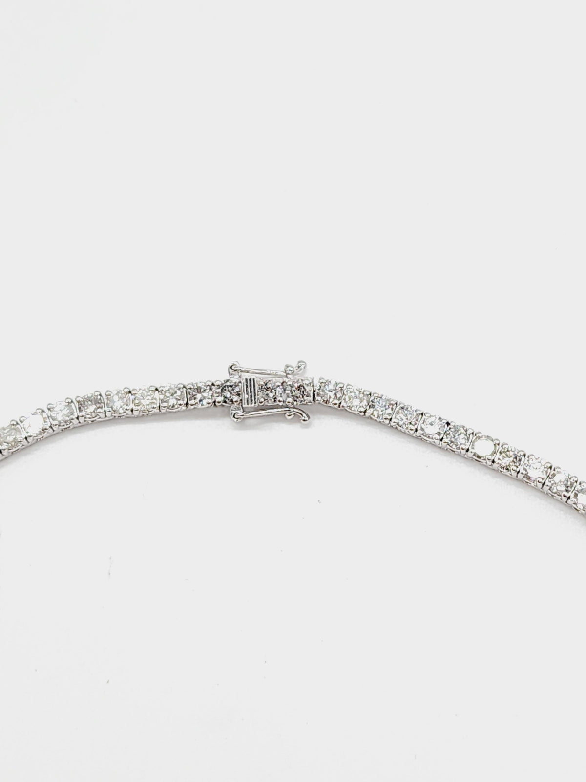 WHOLESALE VALUE, 15.03 carat Diamond Tennis Necklace 14 karat White Gold 18''
