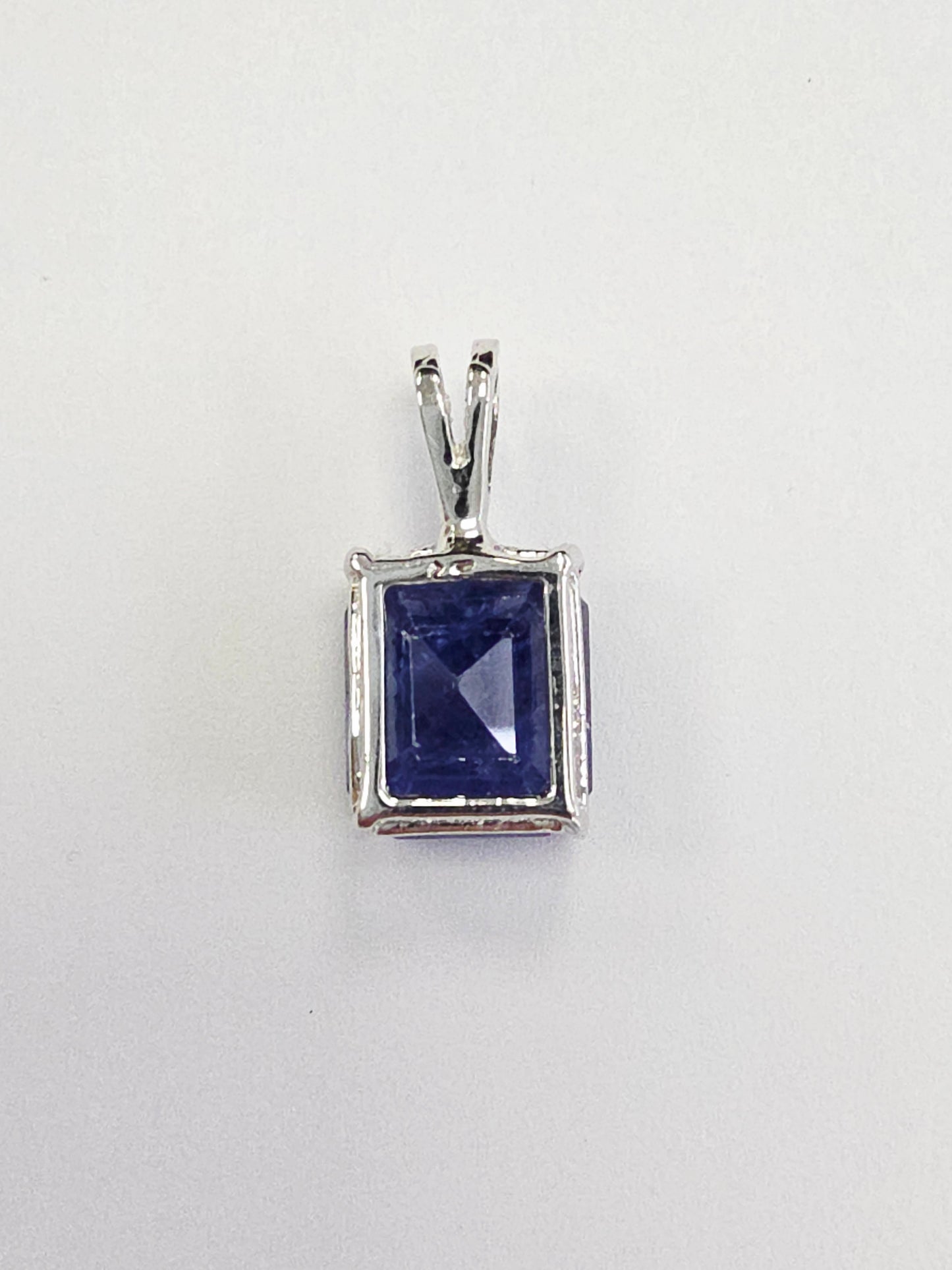8.02 Carats Radiant Shape Natural Blue Sapphire Pendant
