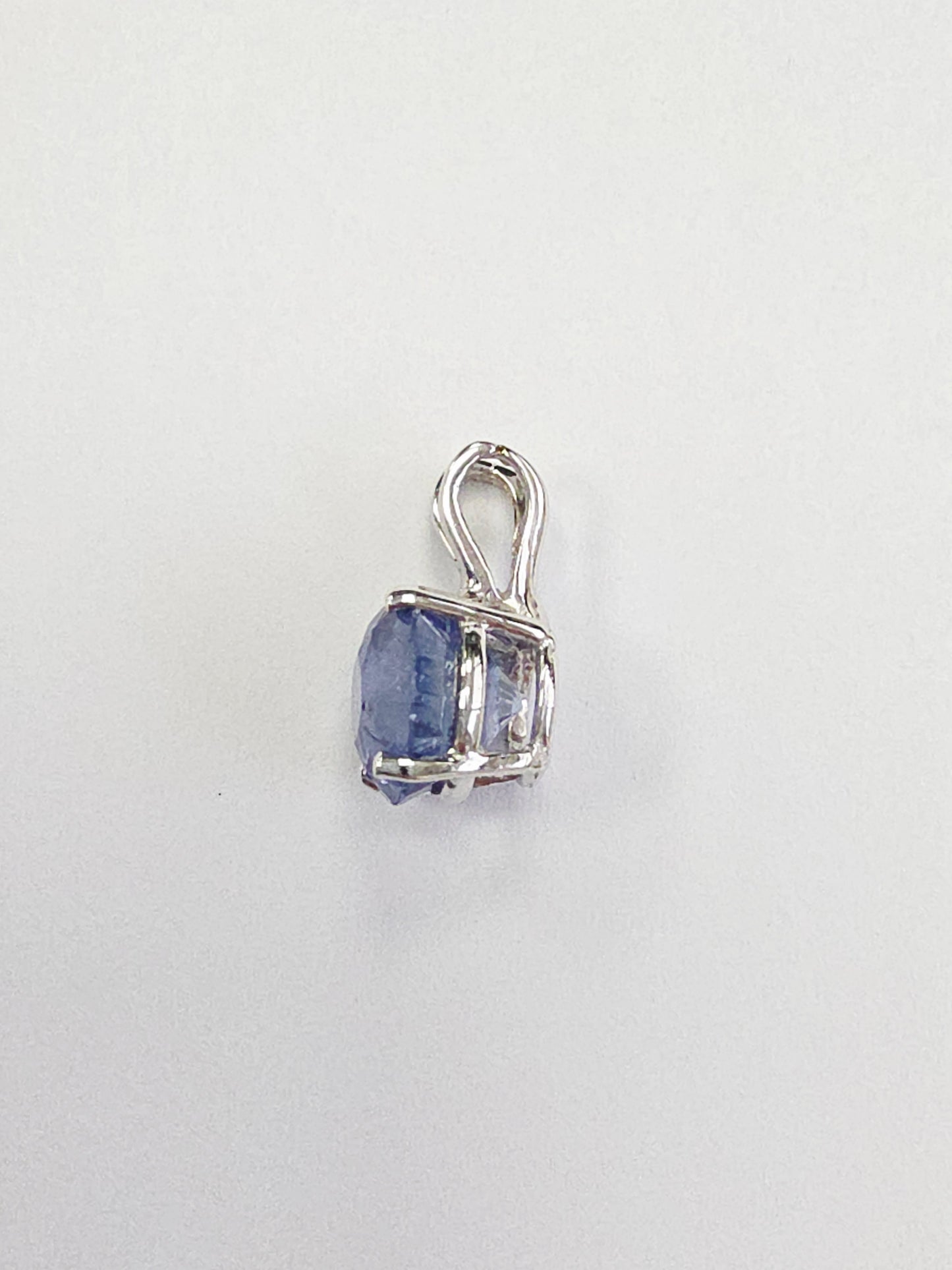 3.68 Carats Round Shape Natural Blue Sapphire Pendant