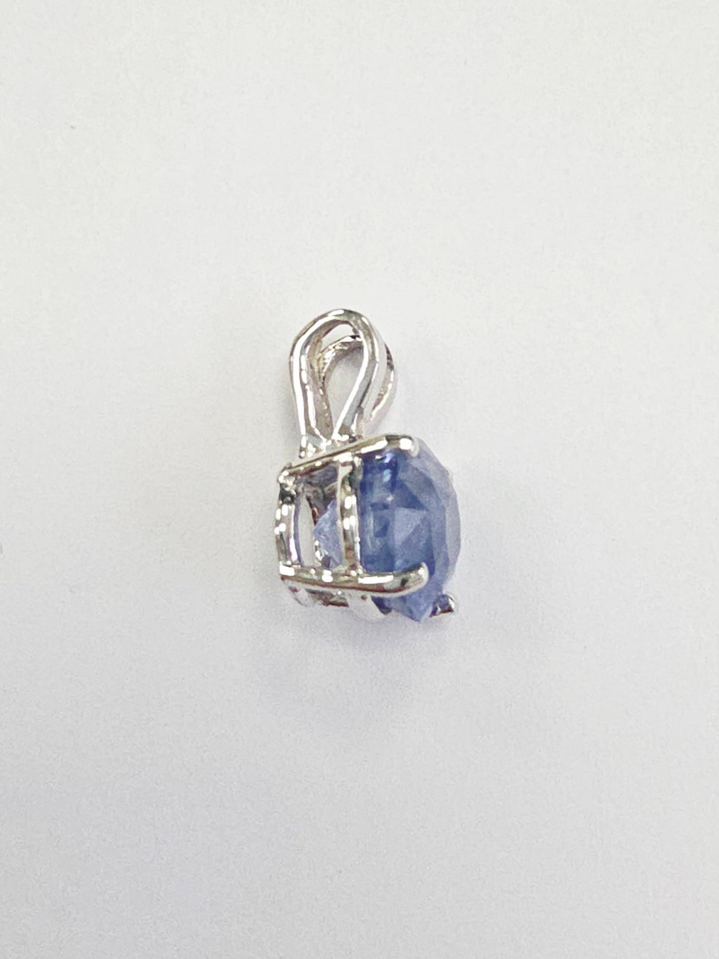 3.68 Carats Round Shape Natural Blue Sapphire Pendant