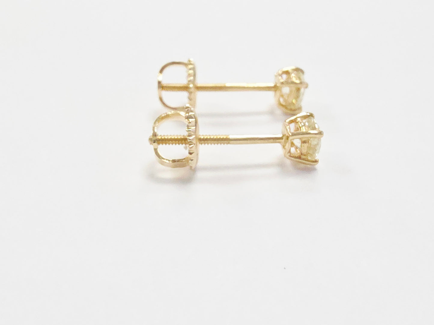 0.48 Carat Natural Round Diamond Studs Yellow Gold 14 Karat
