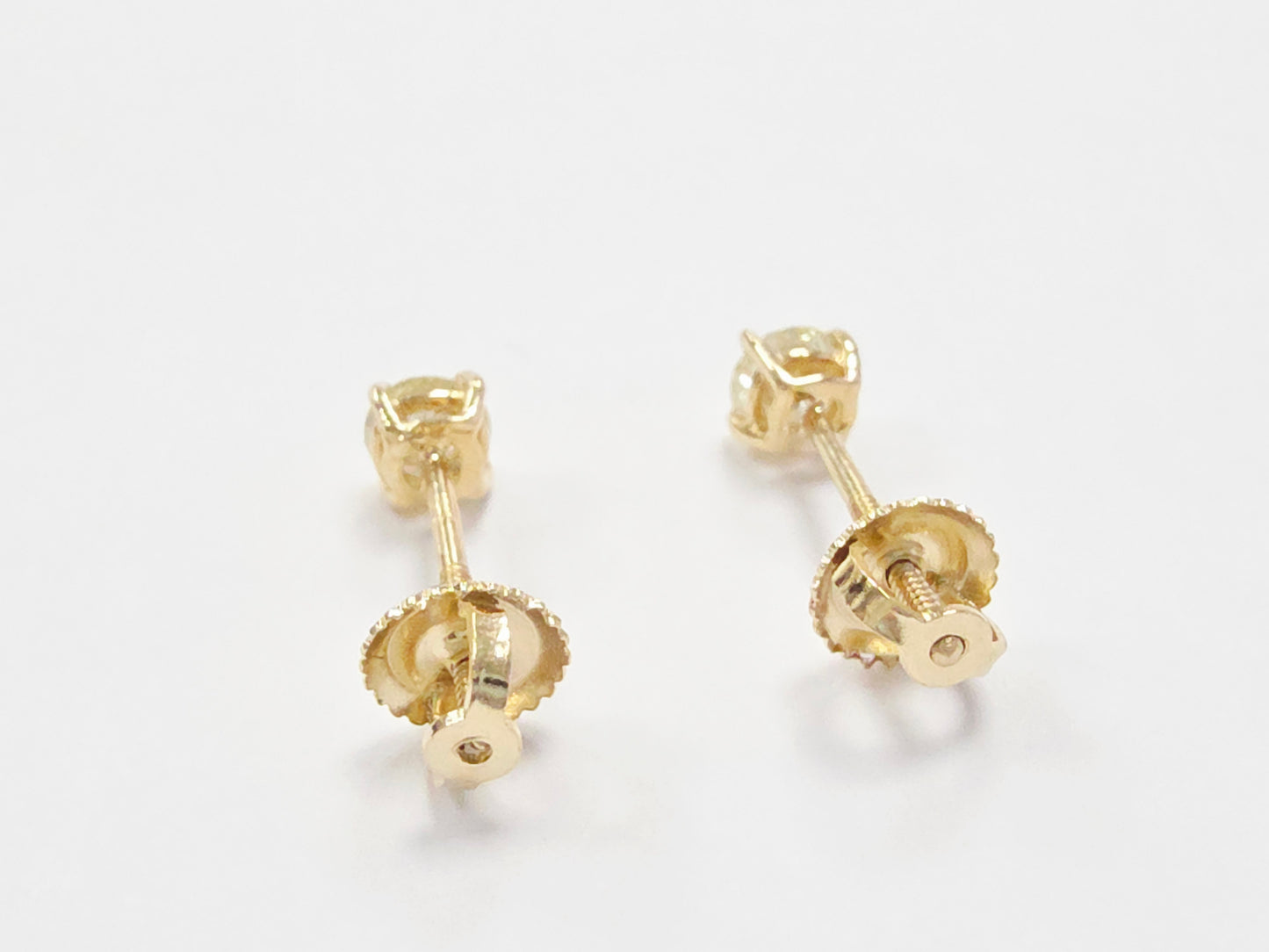 0.48 Carat Natural Round Diamond Studs Yellow Gold 14 Karat