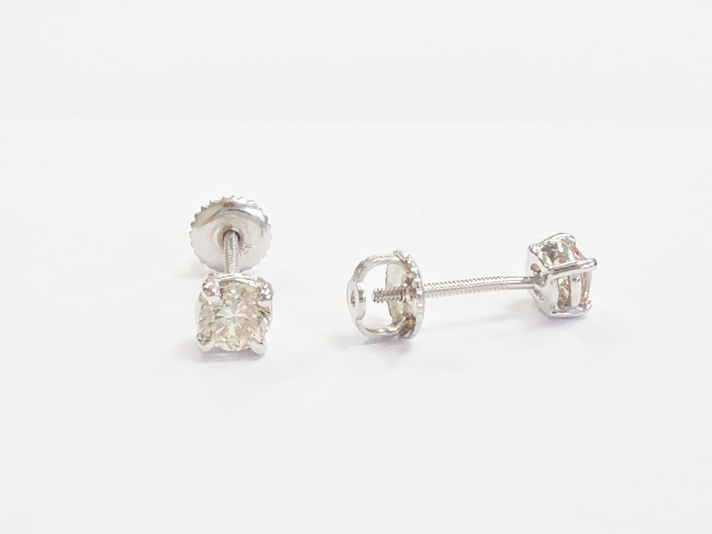 0.61 Carats Natural Diamond Round Shape Studs 14 Karat White Gold