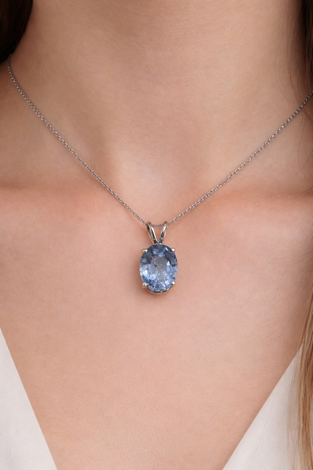 5.30 Carats Oval Shape Natural Blue Sapphire Pendant