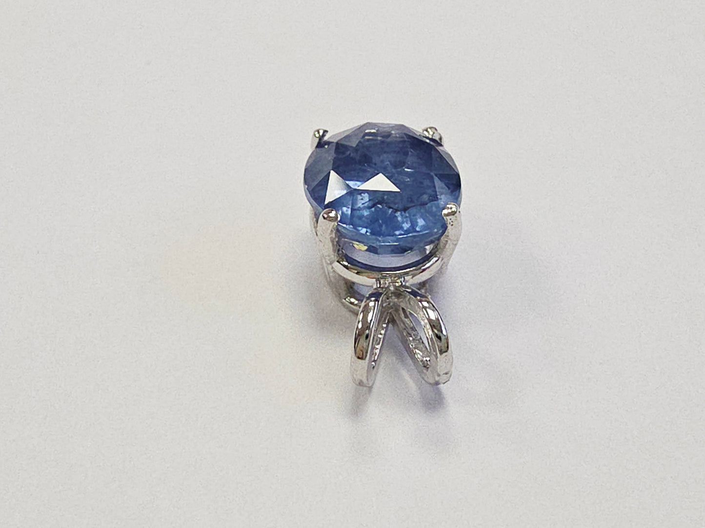 7 Carats Oval Shape Natural Blue Sapphire Pendant