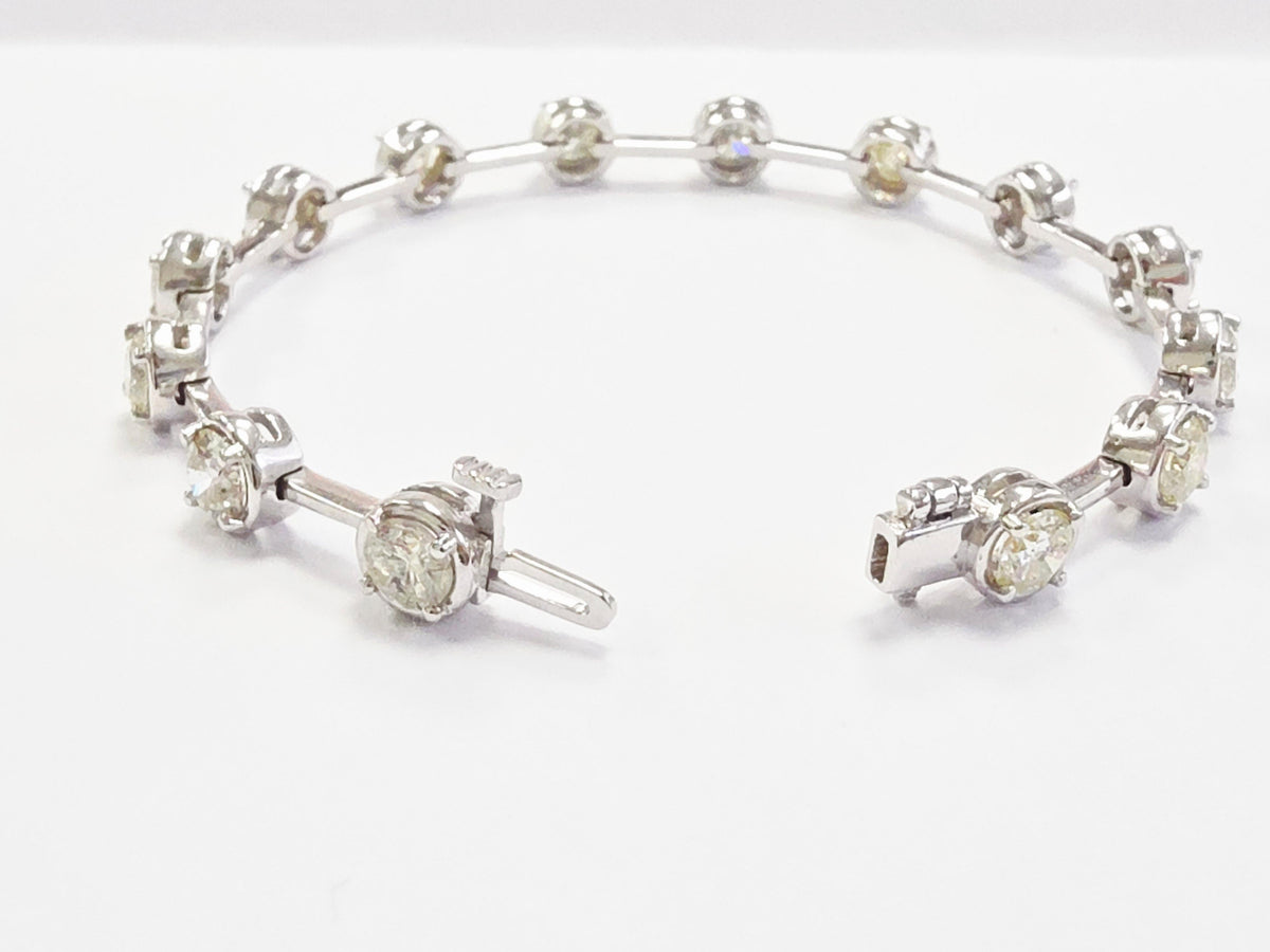 EXCEPTIONAL SALE - NO OFFER, 7.25 Carat Natural Diamond Bar Bracelet 14K White