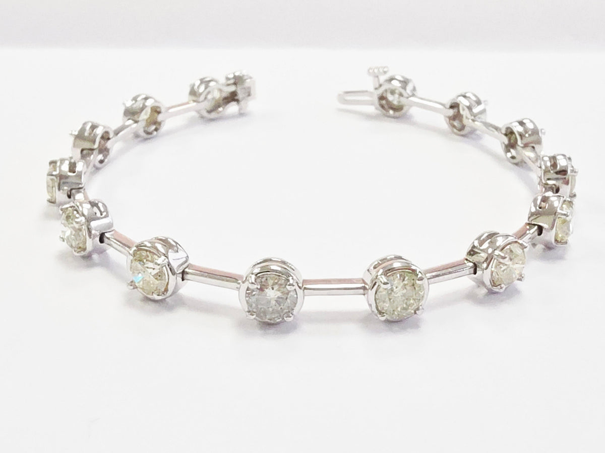 EXCEPTIONAL SALE - NO OFFER, 7.25 Carat Natural Diamond Bar Bracelet 14K White