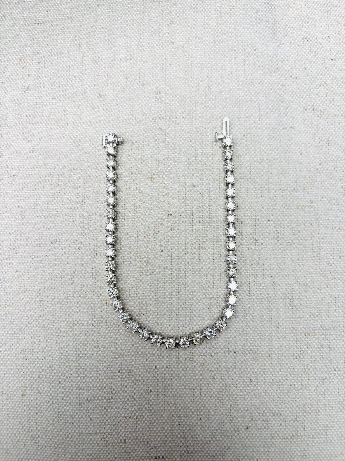 EXCEPTIONAL SALE - NO OFFER, 7.25 Carat Natural Diamond Bar Bracelet 14K White