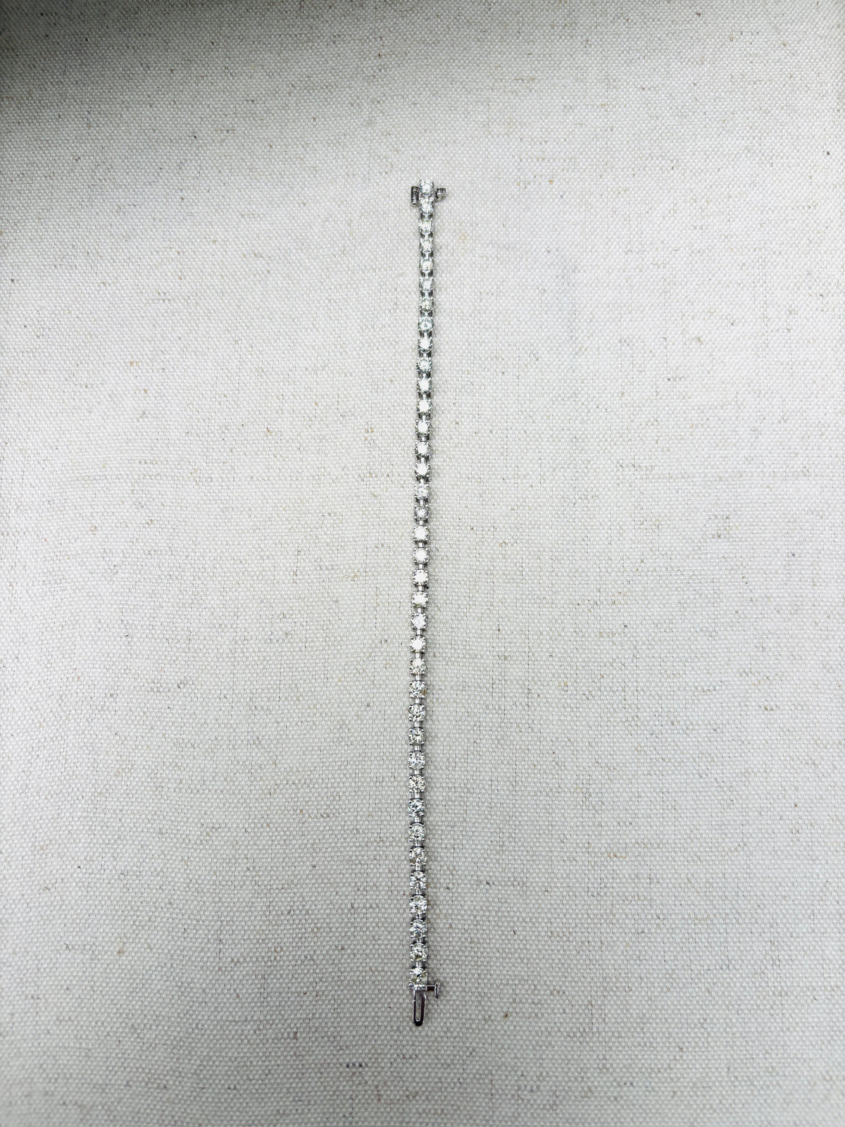 EXCEPTIONAL SALE - NO OFFER, 7.25 Carat Natural Diamond Bar Bracelet 14K White