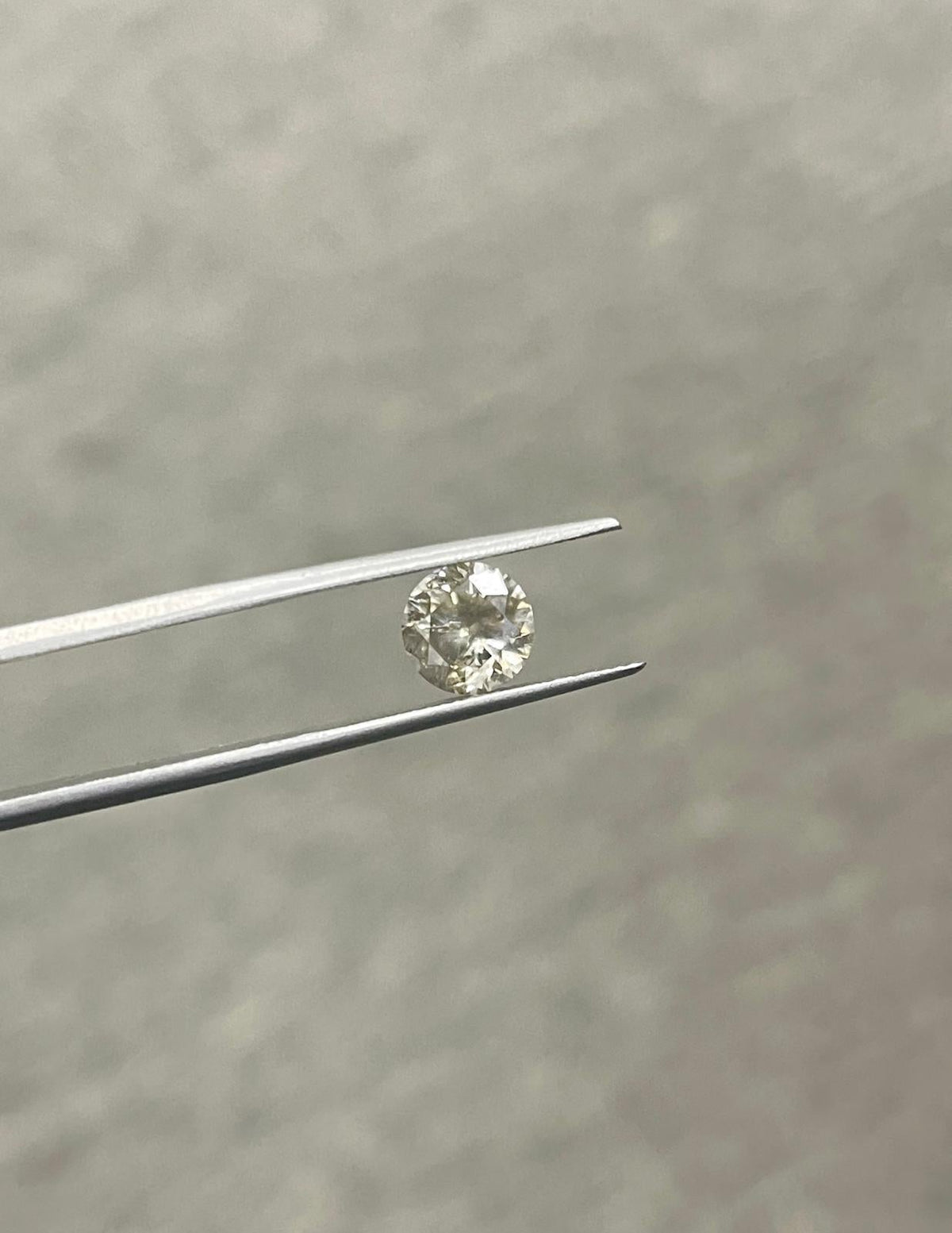 CLEARANCE, 1.75 Carat Round Natural Fancy Color Loose Diamond