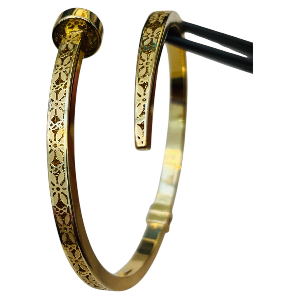 BLOWOUT PRICE-NO OFFER, 14K Italian Design Yellow Gold Flexible Bangle 7"
