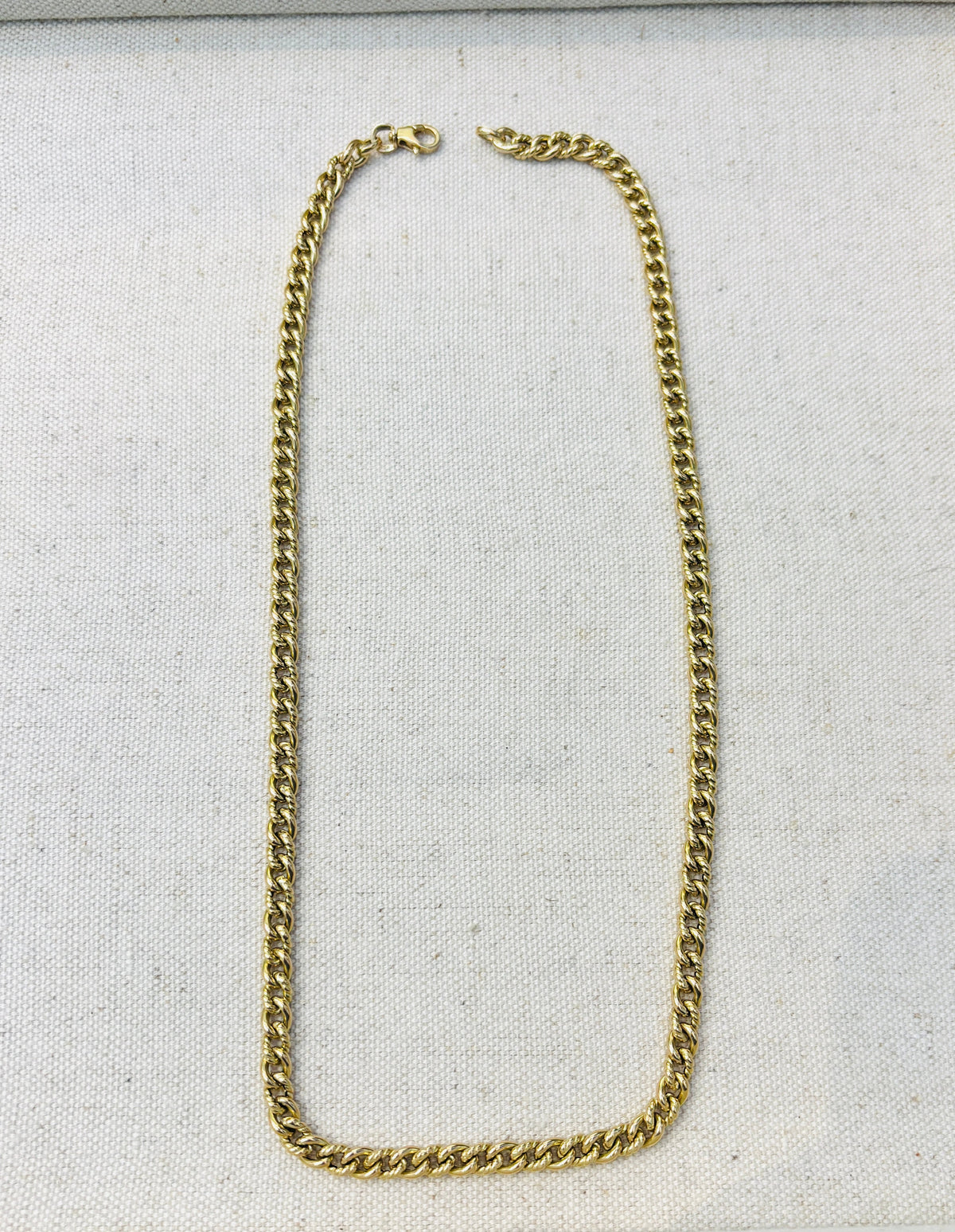GOLD BLOWOUT SALE- NO OFFER, 14k Italian yellow gold Cuban style necklace 18"