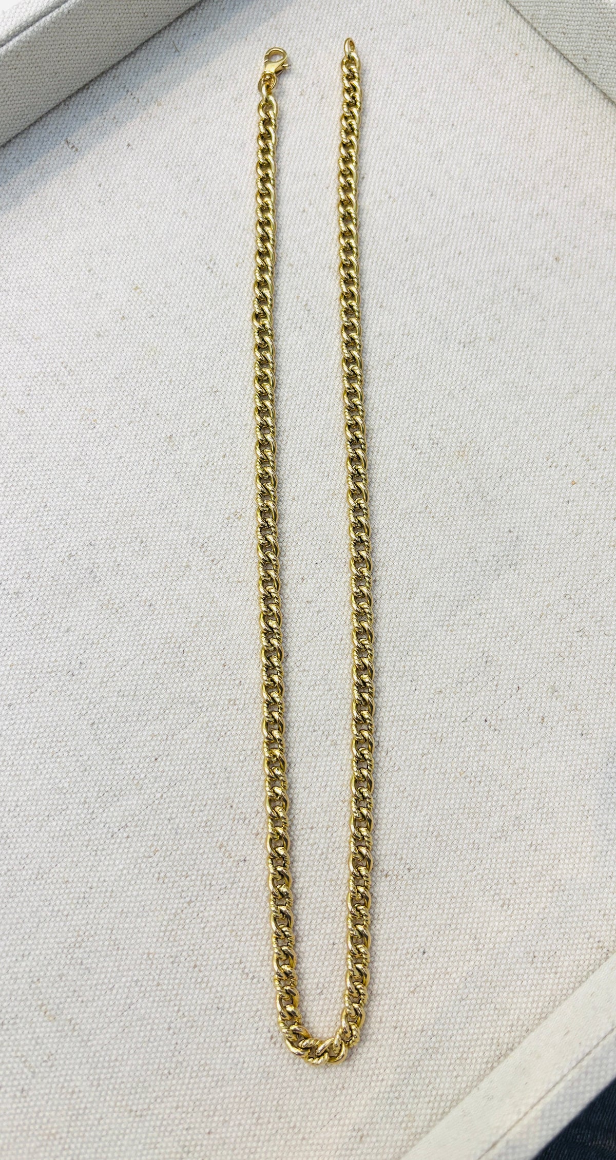 GOLD BLOWOUT SALE- NO OFFER, 14k Italian yellow gold Cuban style necklace 18"